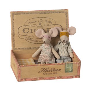 Mum & Dad Mice In Cigarbox - Nightwear
